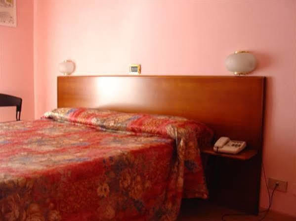 Domus Hotel أليساندريا المظهر الخارجي الصورة